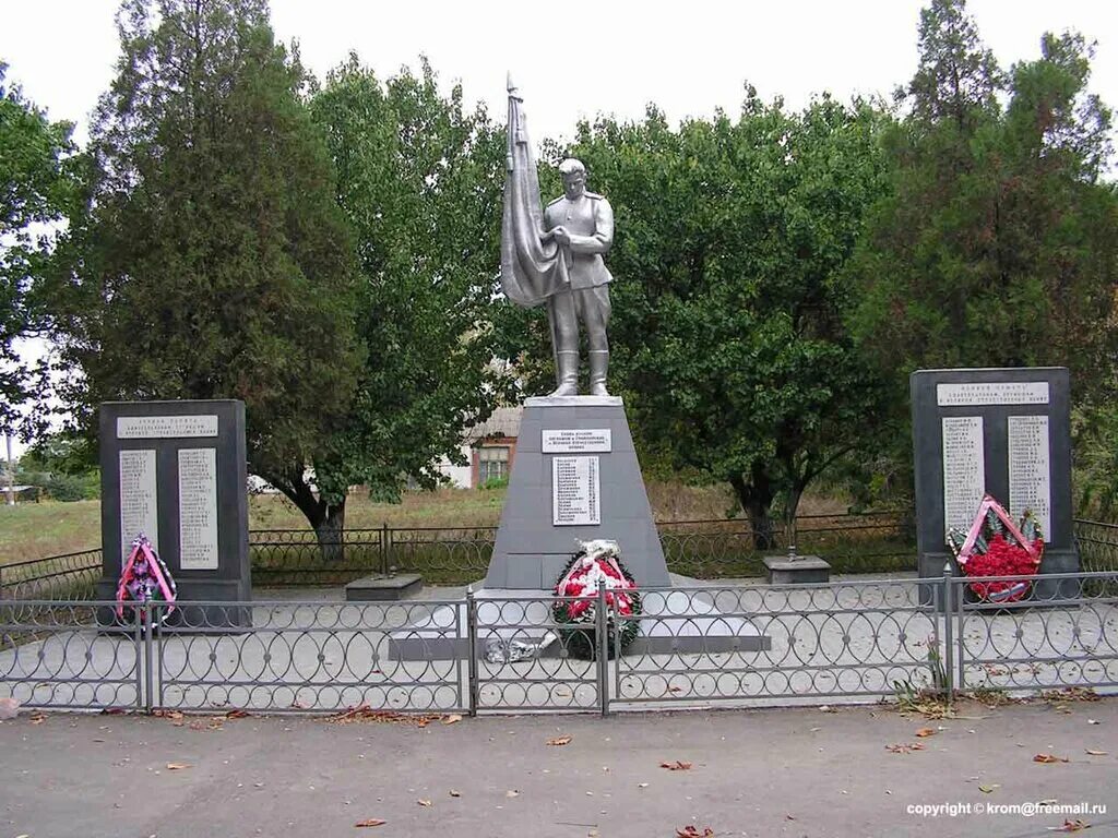 мемориал на хуторе ивановский белореченского района. поселок южный белореченский район мемориал. хутор обливская ростовская область. х беликов славянский район братская могила.