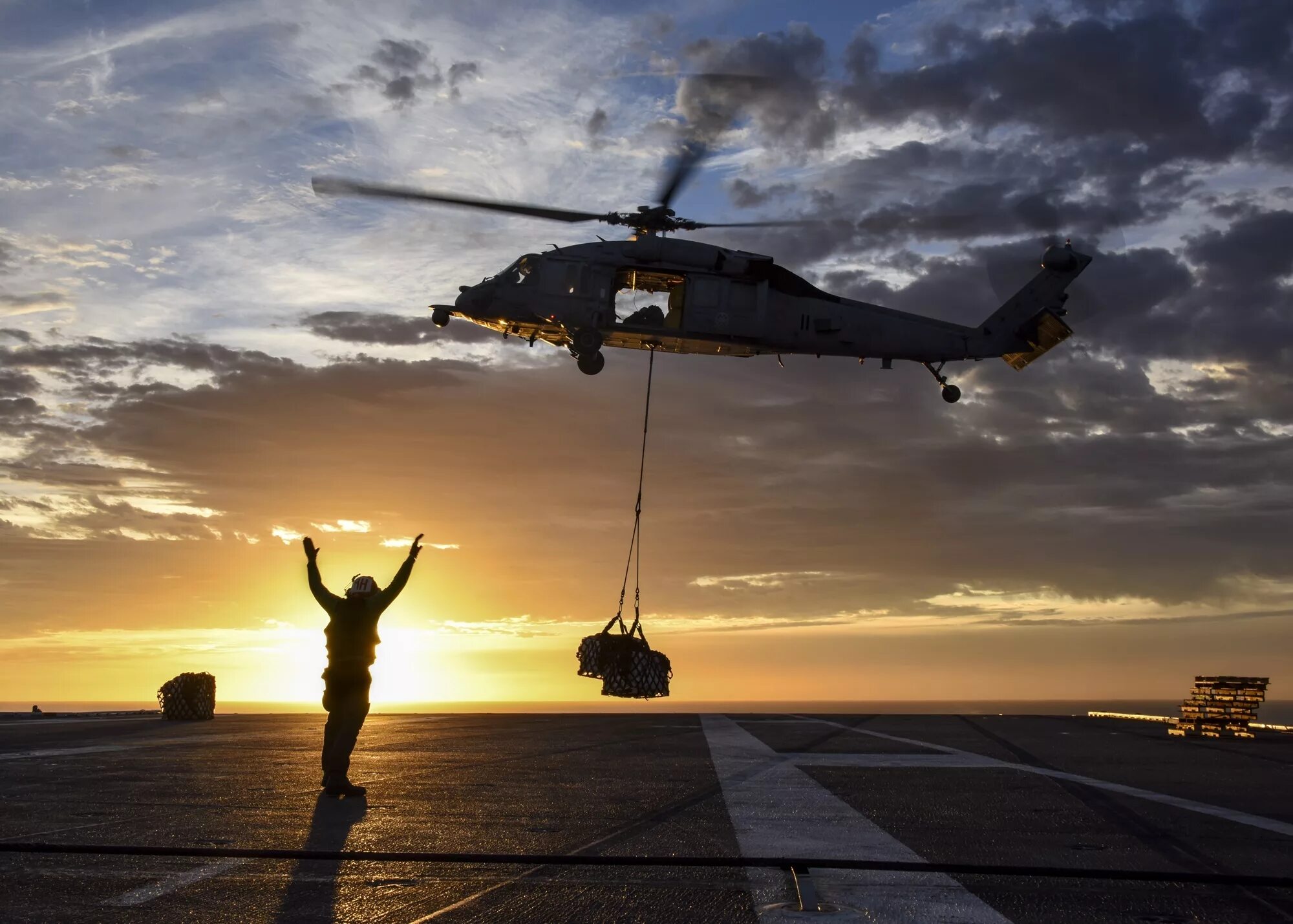 Вертолет бомбардировщик. Sikorsky sh-60 seahawk. вертолет. самолеты и вертолеты.