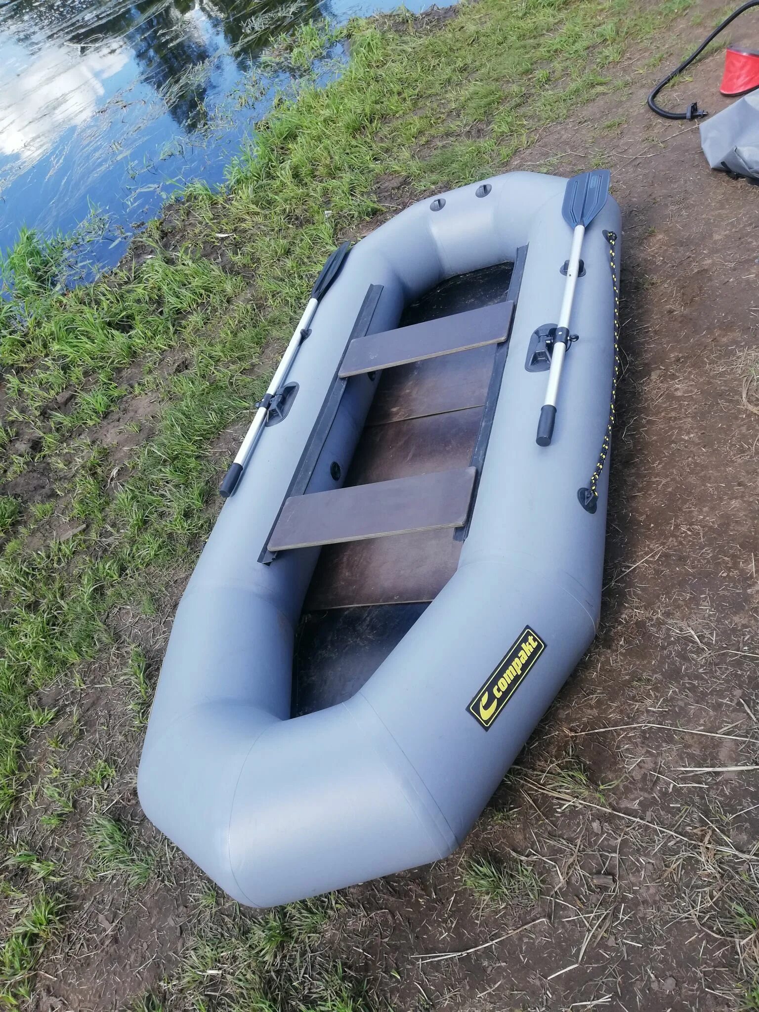 Лодка пвх под транец. Лодка лоцман 260 с транцем. Лодка пвх под транец. Лодка пвх leader compact 240. Транец для лодочного мотора 68624 intex.