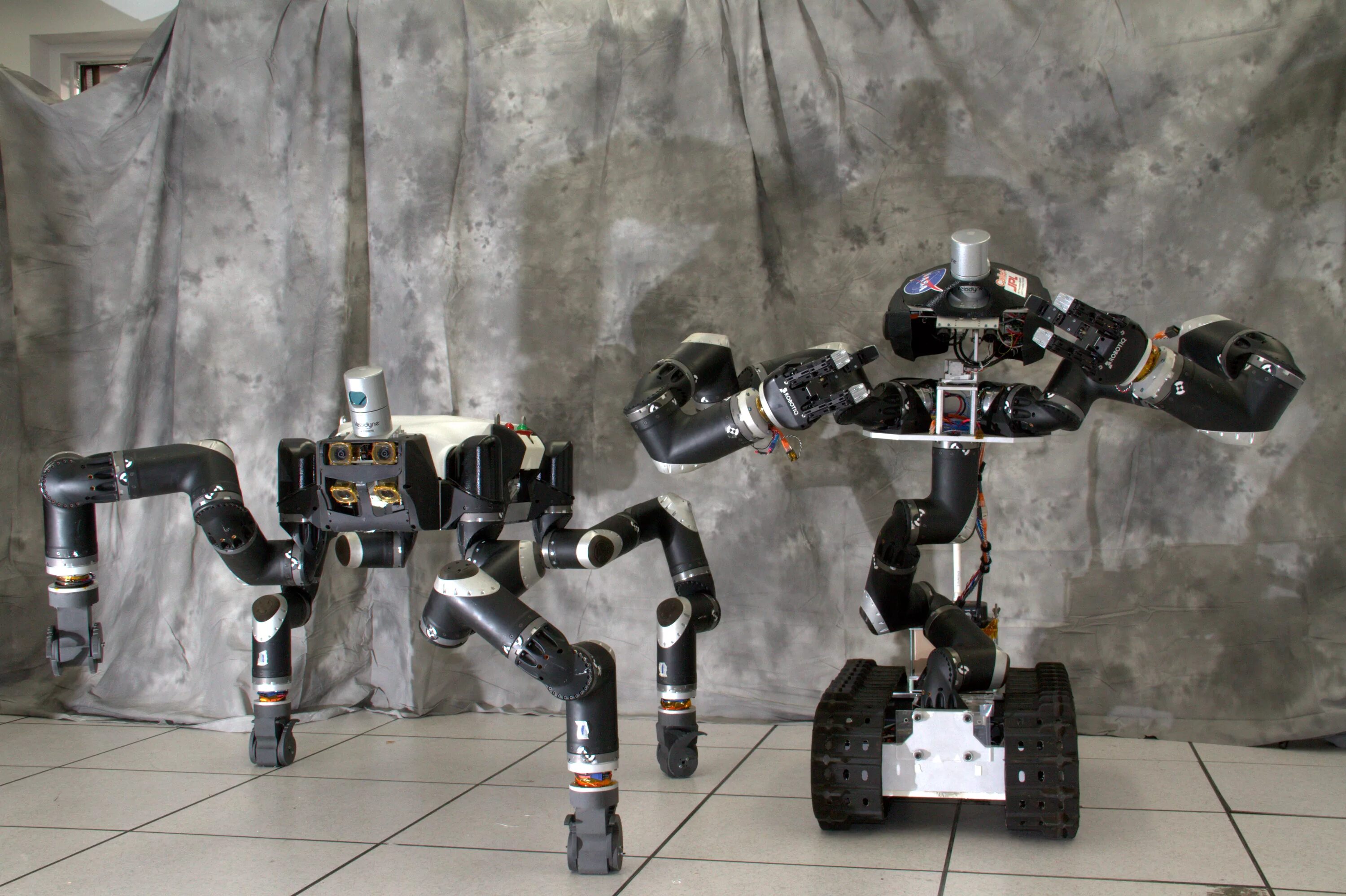 Картинки роботов которые. Много роботов фото. robosimian robot сообщение. robo one.