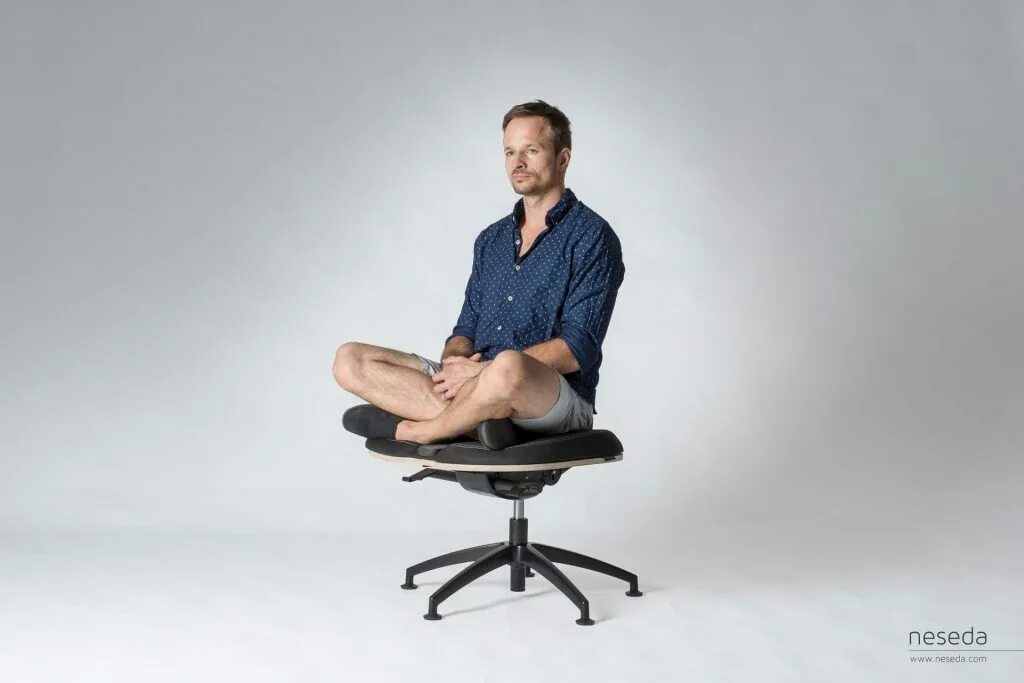 Cross legged Chair. Sit Chair Cross Legs. Sitting Cross-legged. Cross legged Soul Seat стул.