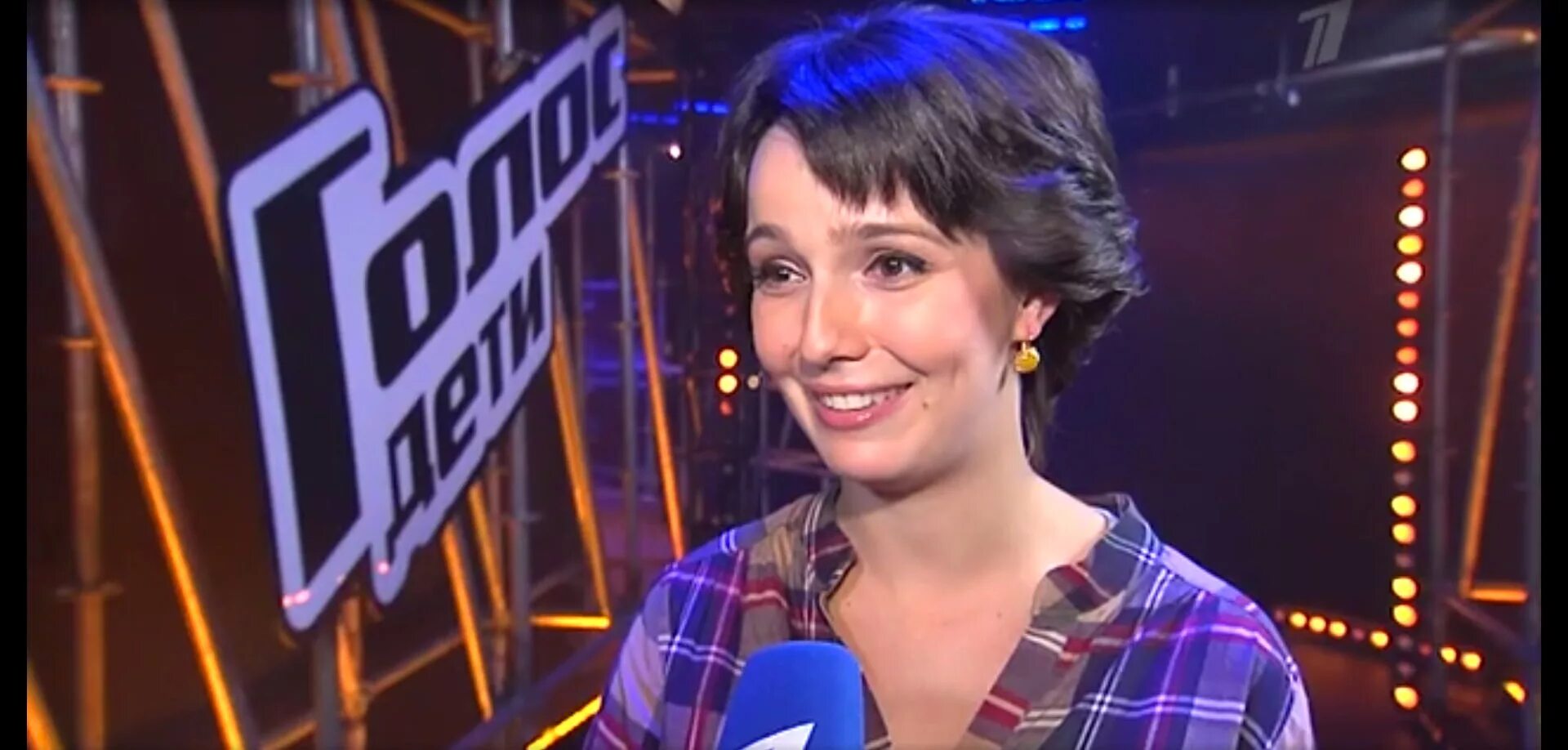 Соведущая программы. Ведущие программ на 1 канале. Соведущая программы. Вечерний ургант соведущие. Соведущая программы.