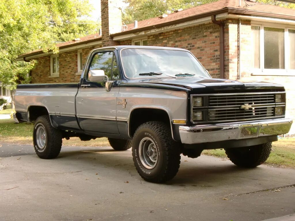 Пикап симферополь. Chevrolet Silverado 1983. Chevrolet Silverado 1976. Сильверадо chevy 1983. Шевроле пикап Сильверадо 1983.