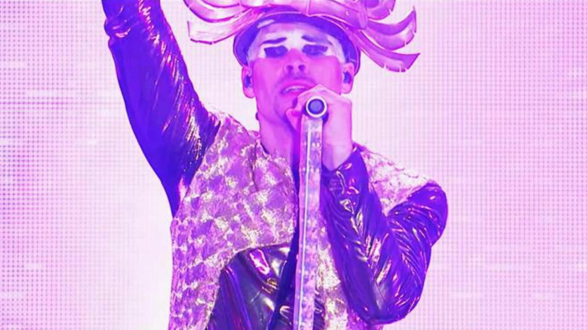 Empire of the sun alive. Zedd Empire of the Sun Alive. Of the Sun клип. Loving every minute cause you make me feel so Alive, Alive.