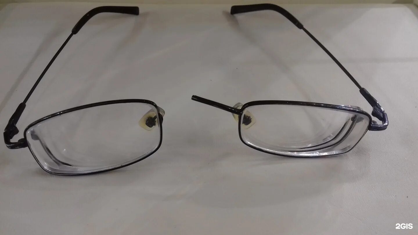 Починить оправу очков. Сломанная оправа очков. Пайка оправы очков. На очках сломалась оправа.