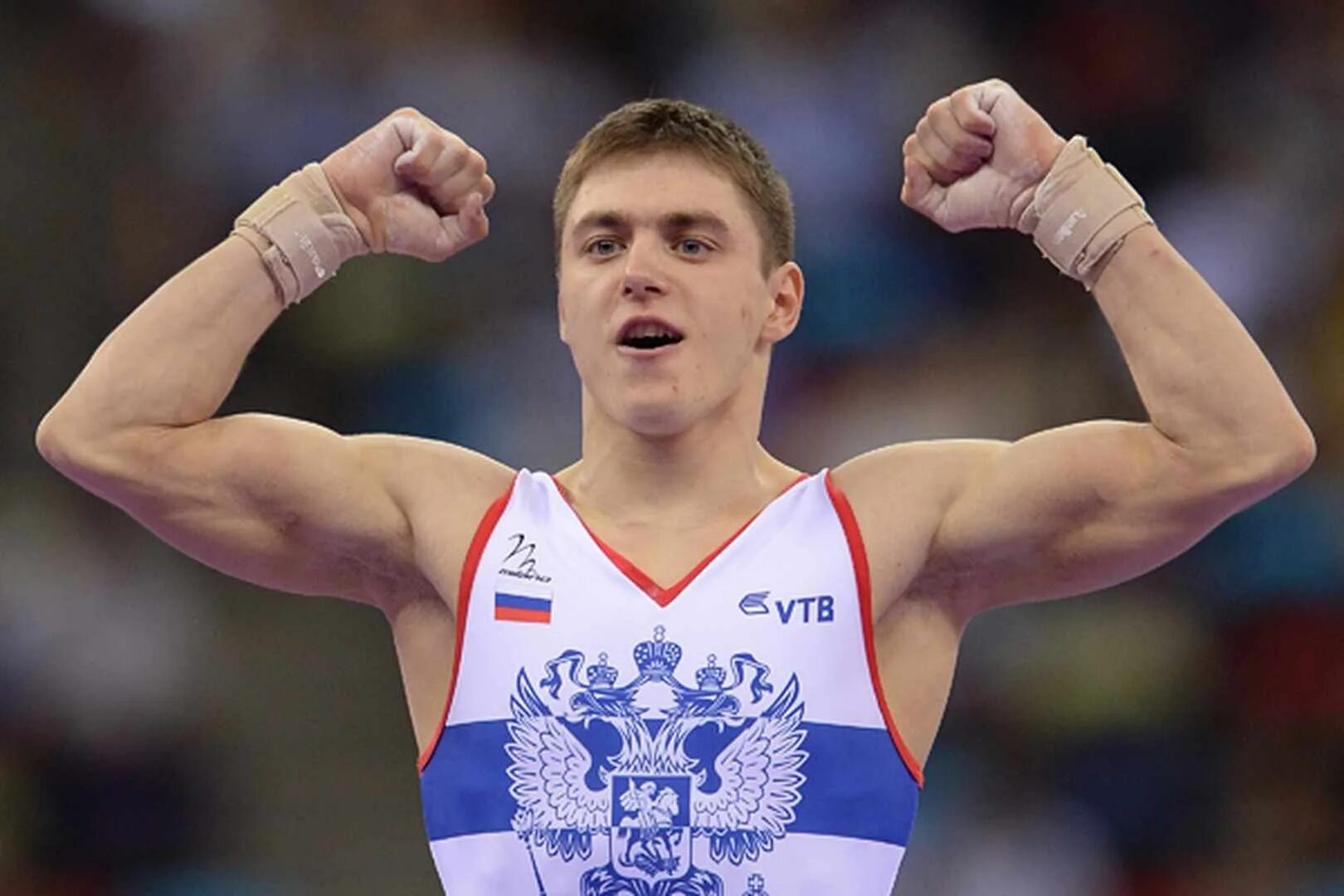 Спортсмен на финише. Бегающий человек. Не один спортсмен. Не один спортсмен. Спортсмен на финише.
