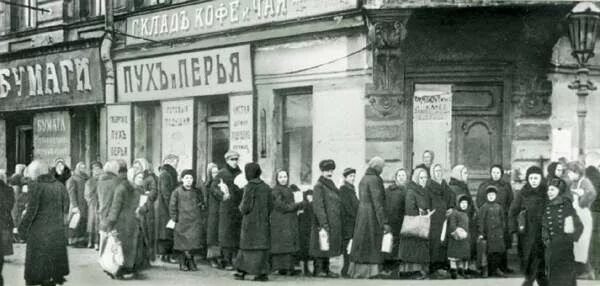 Февральская революция 1917 петроград. Октябрьский переворот 1917 таблица. 1917 октябрьская революция в россии таблица. Знаменская площадь петроград 1917 год. Февральская революция 1917 схема.