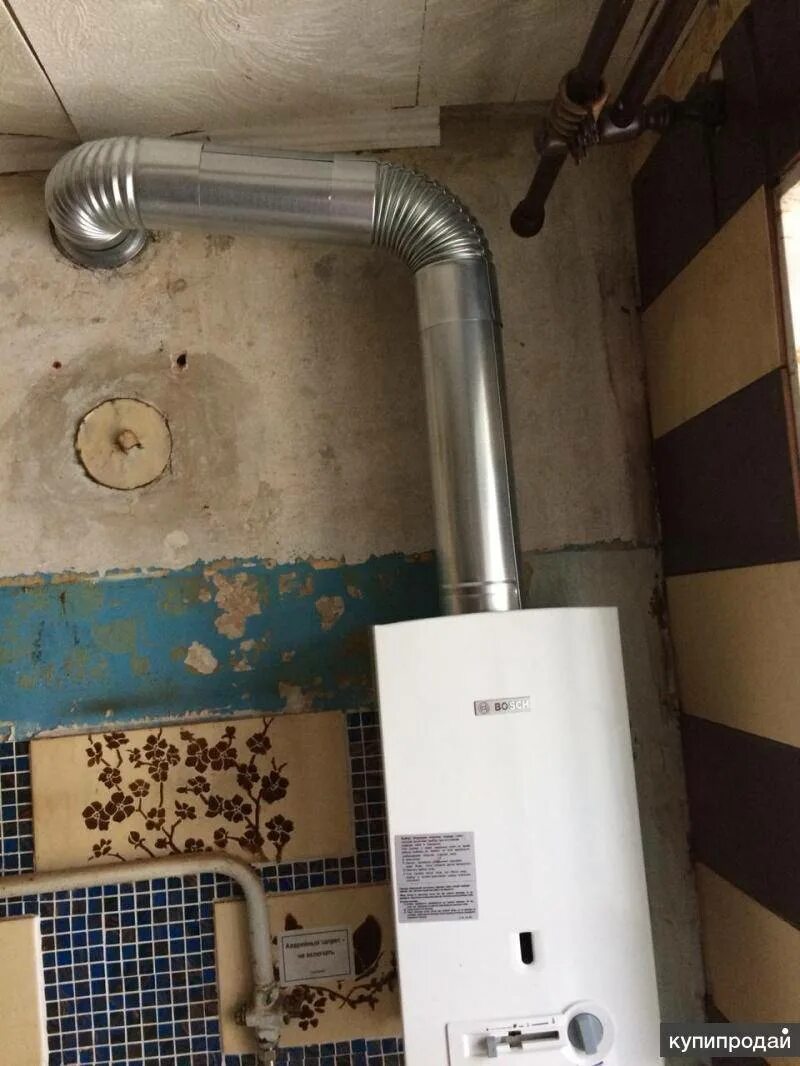 Вытяжка для газового котла. Гофра для вытяжки газовой колонки нива 4510. Труба гофрированная 110 для газовой колонки. Газ колонка гофра нерж дымоход. Дымоход в квартире.