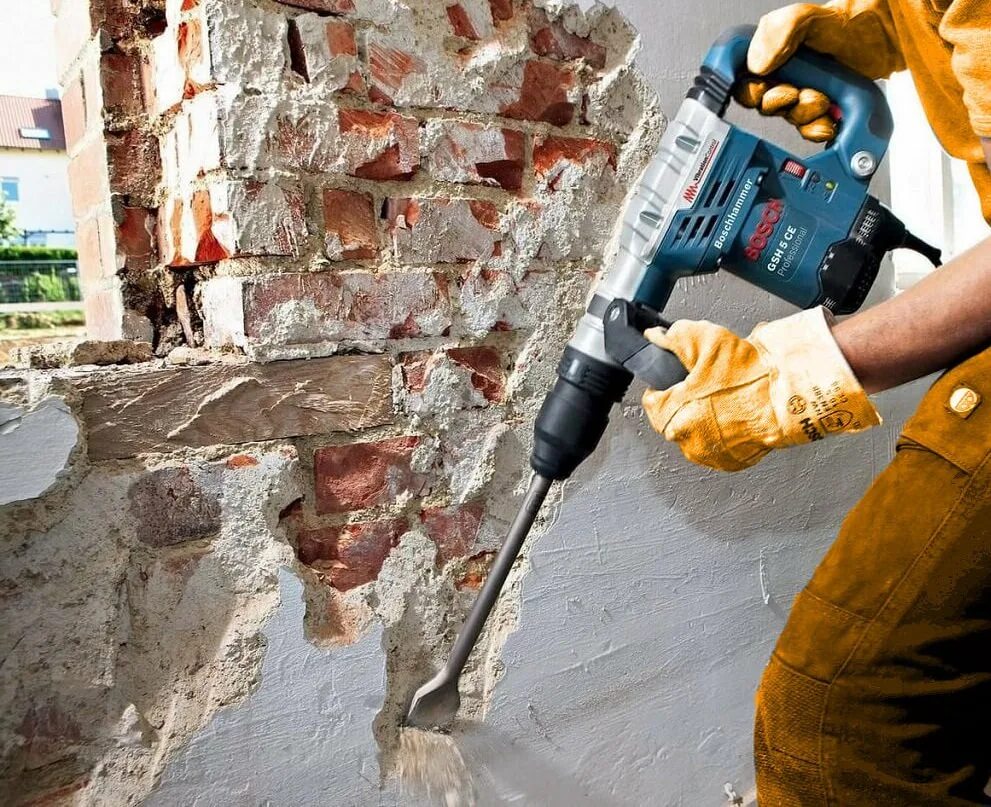 Сколько стоит демонтаж стен. Демонтажные штукатурки. Демонтаж стен. Демонтаж стен и перегородок. Демонтаж квартиры.