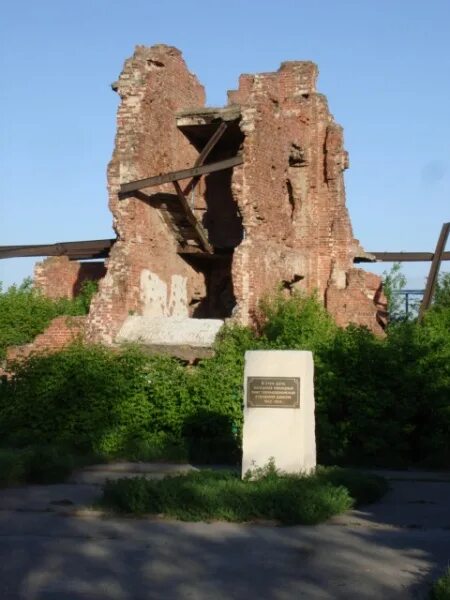 Остров людникова волгоград. Мемориальный комплекс «остров людникова». Остров людникова в сталинграде. Памятники сталинградской битвы остров людникова. Остров людникова памятники сталинградской битвы в волгограде.