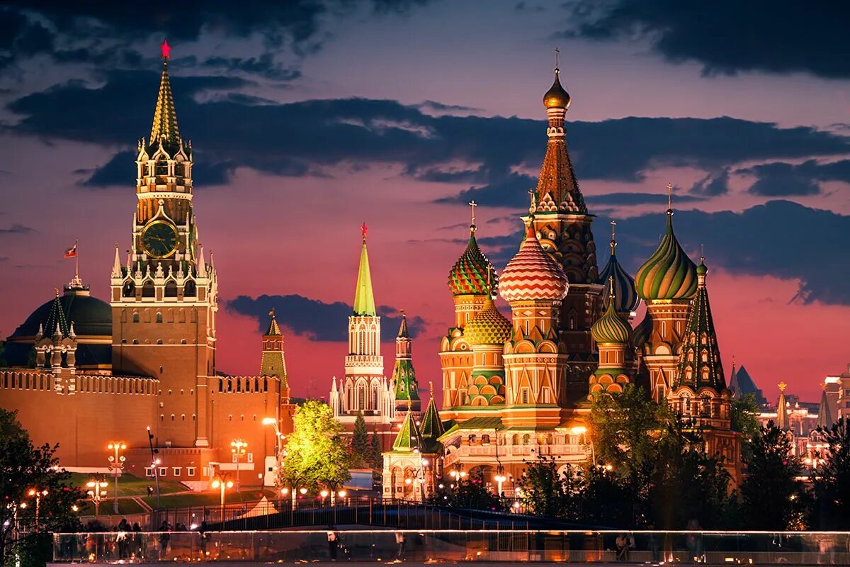 Мск это. Храм Василия Блаженного Московского Кремля. Спасская башня и храм Василия Блаженного. Кремль и красная площадь и храм Василия Блаженного. Храм Василия Блаженного Москва Kremlin.