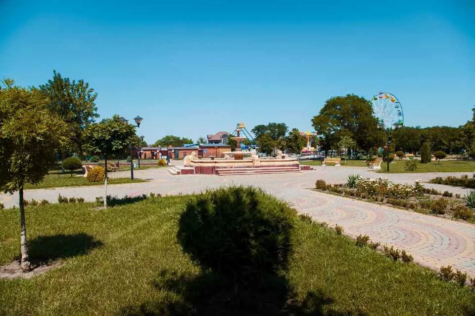 Парк материнской славы в грозном. Ташкала парк в грозном аттракционы. 9 парк в грозном. Парк материнской славы. Парк материнской славы в грозном.