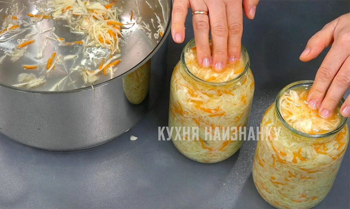 Как правильно солить квашеную капусту фото Практически каждая хозяйка осенью делает заготовки из овощей. Особой популярност