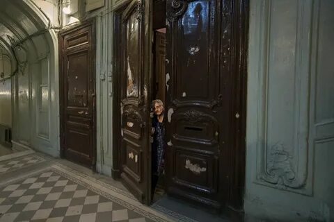 Двери в коммуналку