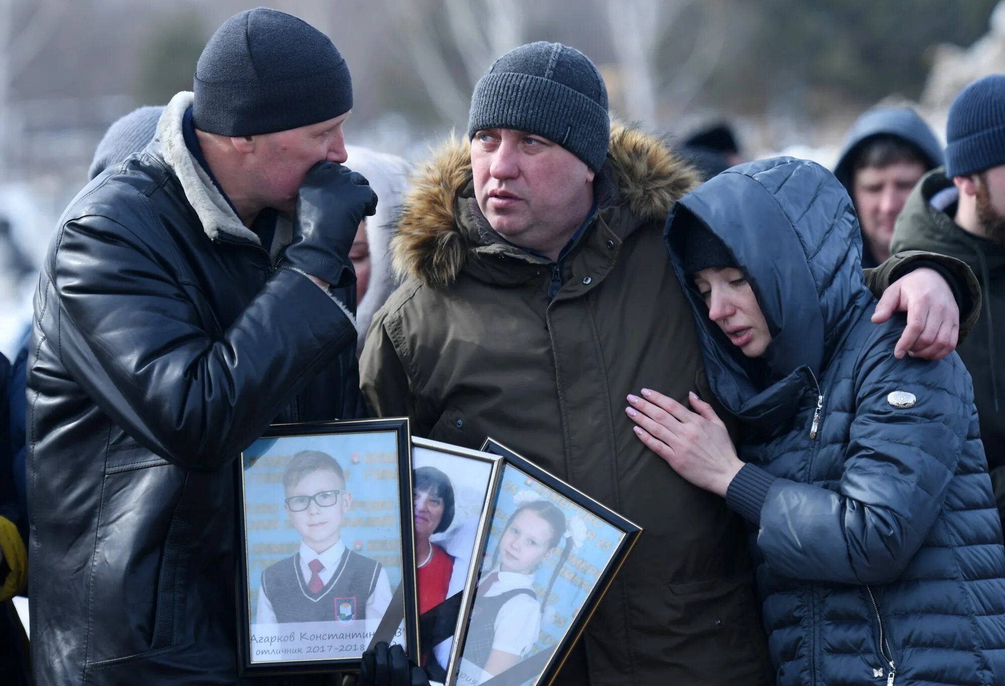 Тц зимняя вишня кемерово сейчас. Зимняя вишня торговый центр сейчас. Кемерово 2018 год зимняя вишня. Зимняя вишня кемерово последние. Врезался в ограждение картинка.