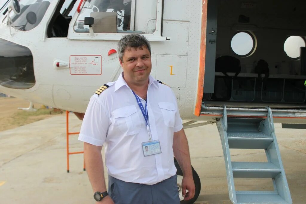 Сергей кузнецов пилот ми 8. Самарский командир ми-8. Летчик ми 8. Ермаков антон анатольевич командир ми 8. Фото профессии людей.