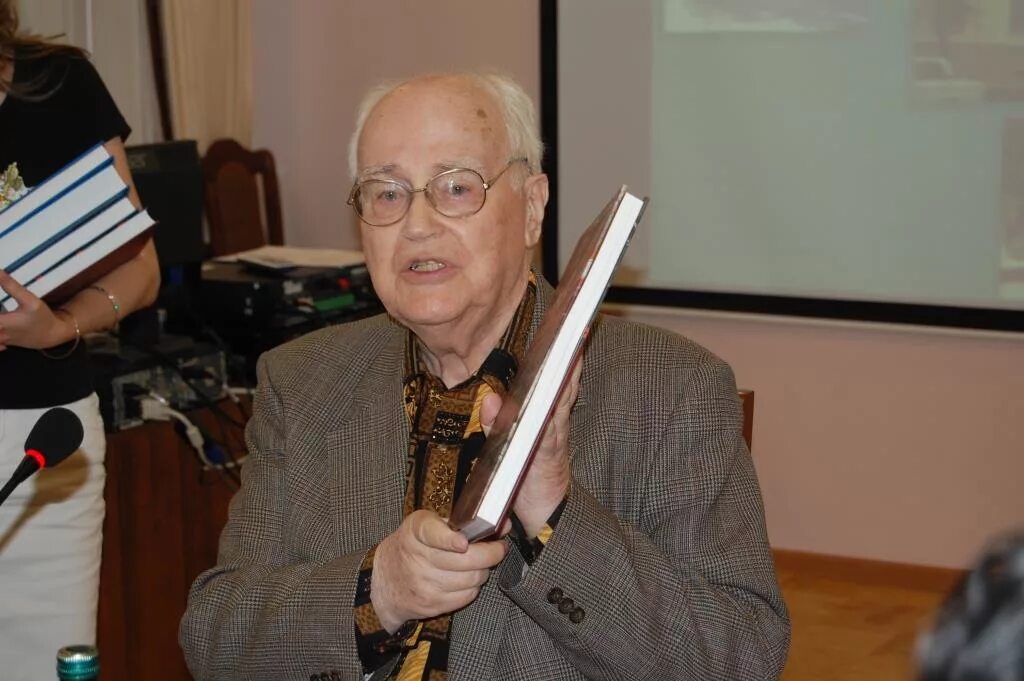 Женщина интервью лофт. Михаил казиник скрипач. Искусствовед михаил казиник. Музыкальный искусствовед. Анна виленская.