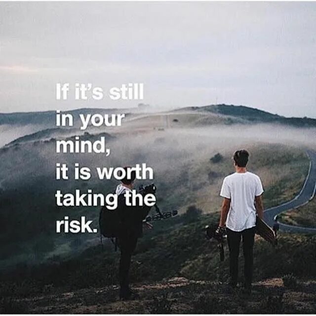 Парень сидит на скале. Get i your mind. Strong brain. Сознание. Life changes.