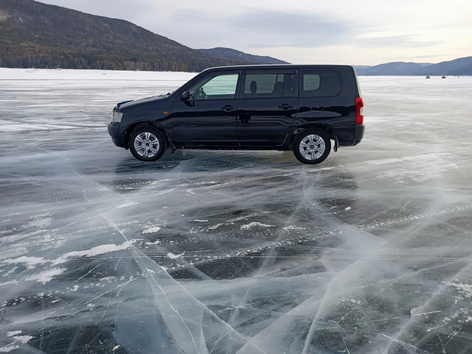 Купить авто в камне. Toyota Probox. Полярный камень автомобиль. Пробокс 2017. Polar Stone авто.