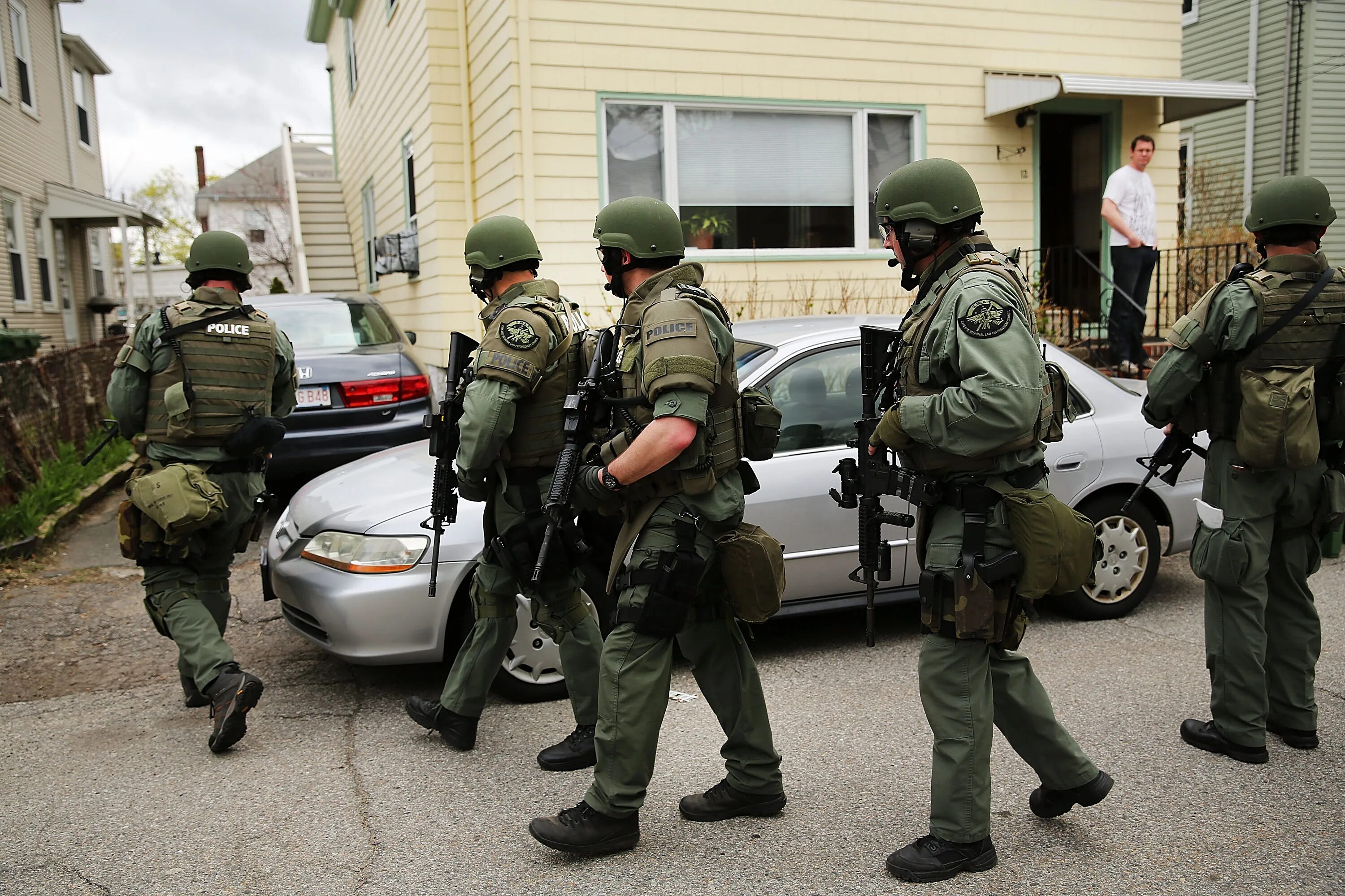 Какого числа военное положение. Военное положение фото. Boston SWAT. Georgian SWAT. Военное положение в США.