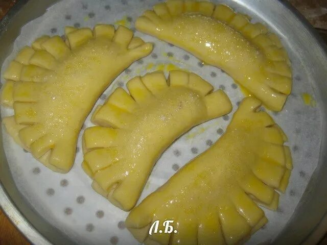 Гребешки из теста. Гребешки выпечка. гребешки с повидлом из дрожжевого теста. булочка гребешок.