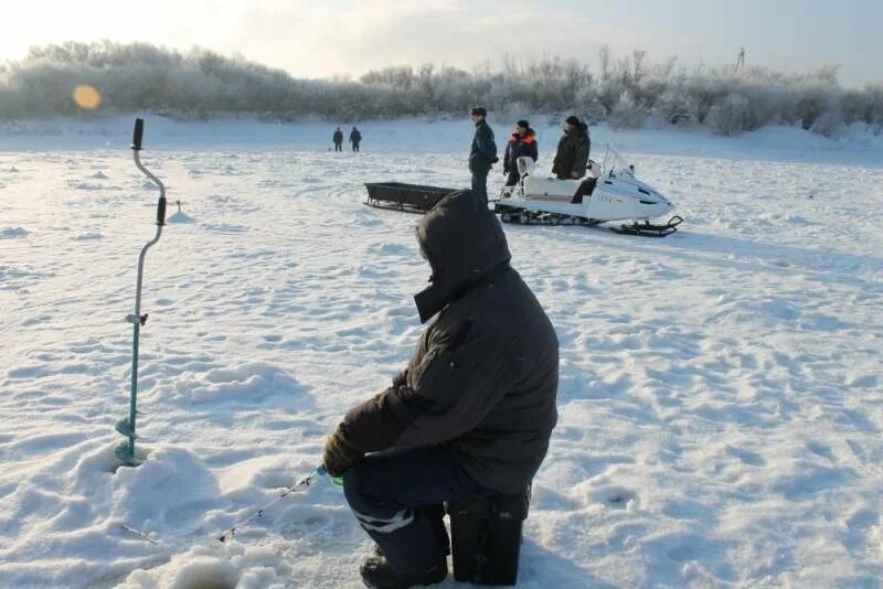 Рыбаки тюмени. Зимняя рыбалка в Тюмени. Рыбалка в Тюмени зимой. Безопасность на зимней рыбалке МЧС. Рыбалка Тюмень зима.