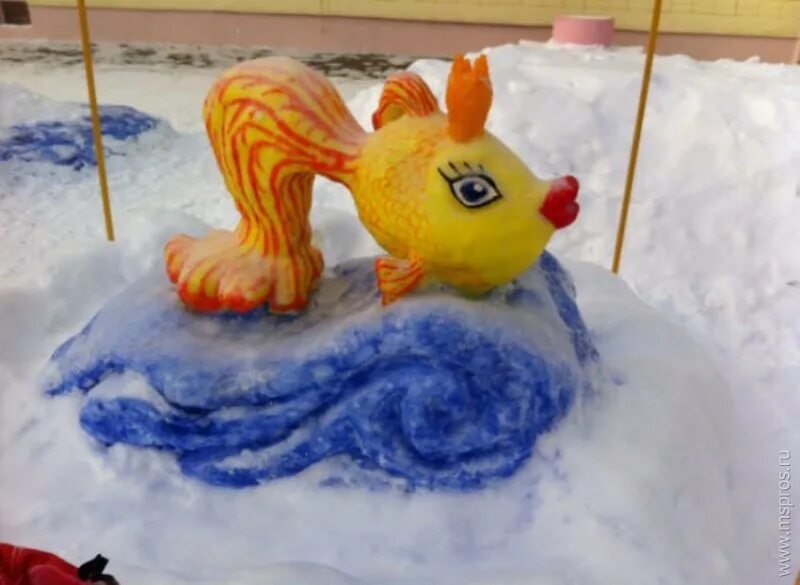 зимние постройки в детском саду из снега. зимние постройки в детском саду из снега. постройки из снега. украшение участков в детском саду зимой. постройки из снега в детском саду.