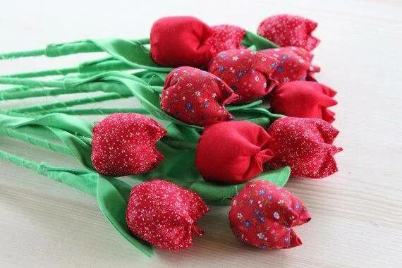 Тюльпаны тильда. Тюльпаны из ткани своими руками. Текстильные тюльпаны. Тюльпаны из ткани. Тюльпаны из ткани.