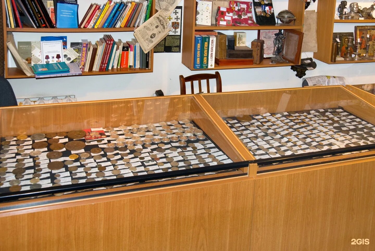 нумизматический магазин. нумизматический магазин таганская. отдел нумизматики гмии им пушкина вариант 1. аксессуары для коллекционеров. магазин нумизматики в санкт петербурге.
