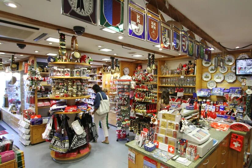 Souvenir shop. Сувенирные лавки в Мюнхене. Баку сувениры. Сувенирная Лавка план. Фаркс шоп