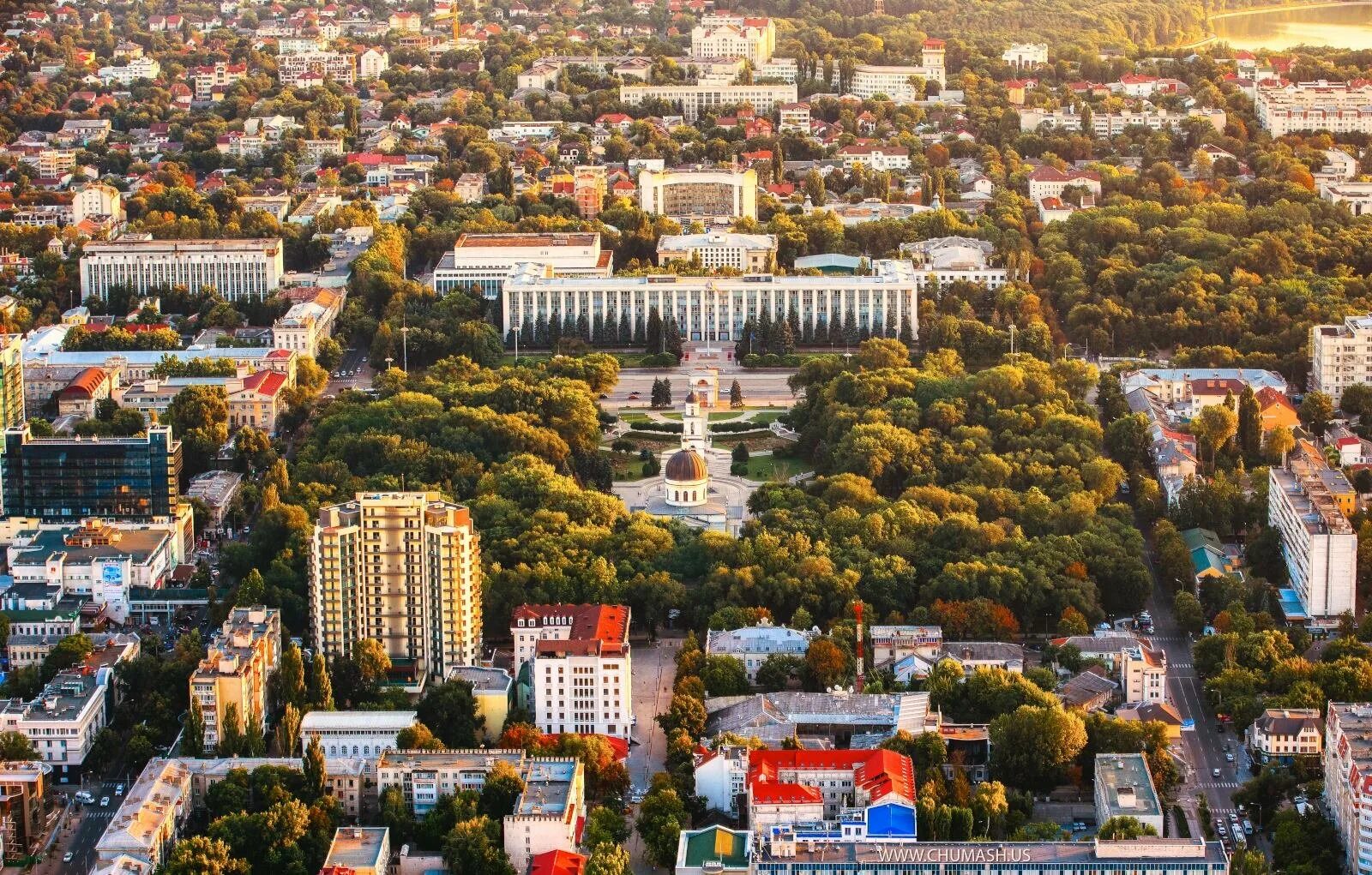 Кишинев событие. Молдавия столица Кишинев. Кишинев центр города. Молдавия столица Кишинев фото. Молдавия Кишинев парк.