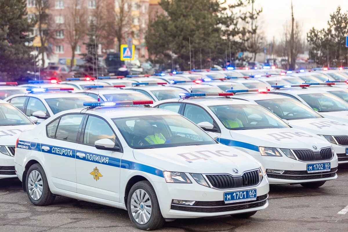 Автомобиль фнс. Машины полиции России. Полицейский автомобиль Россия. Машина "полиция". Машина ГИБДД.