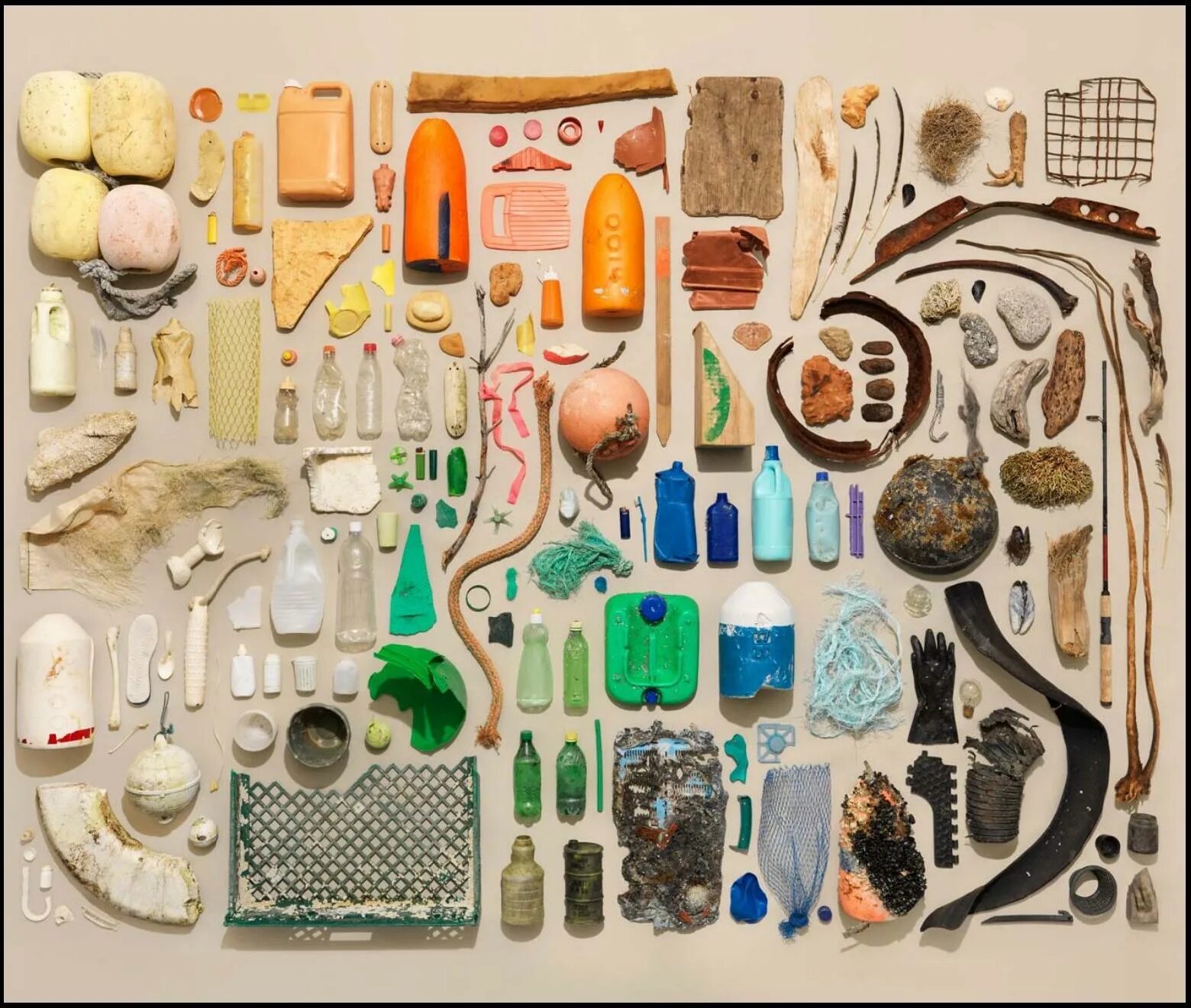 красивые предметы. креативный коллаж. разные вещи. джонатан адлер мудборд. вещи в путешествие.