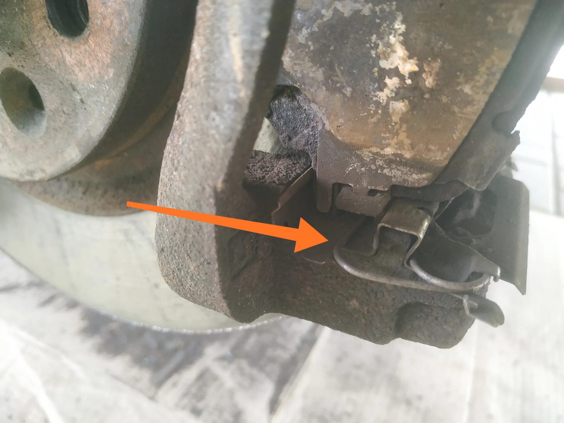 Тормозные колодки кашкай как заменить задние Руководство Nissan Qashqai, Qashqai+2. ЗАМЕНА КОЛОДОК СТОЯНОЧНОГО ТОРМОЗА