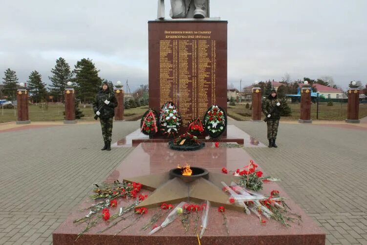 Рп5 край кущевская. Освобождение станицы Кущевской. Станица Кущевская парк Победы. Кущевская памятник парк Победы. Освобождение ст. Кущевской от немецко-фашистских захватчиков.