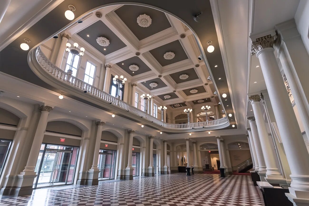 Концертный зал родина челябинск. Ммдм камерный зал фойе. Выставочное пространство московской консерватории. Московский международный дом музыки камерный зал. Музей музыкальной культуры имени м.