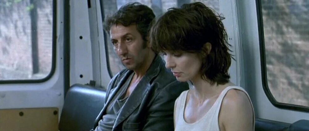 анн парийо кадры из фильмов. гангстеры 2002. 400 пуль фильм. жанр триллеров 6 букв. кадр из гангстерского боевика.