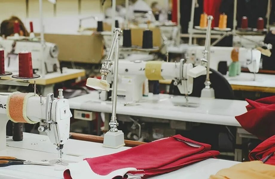 фабрика по пошиву одежды. лучшая фабрика одежды. швейный цех. швейный цех. сургутская швейная фабрика оао.