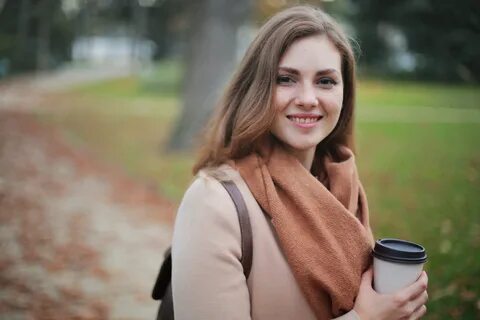 Женщины девушки в своих