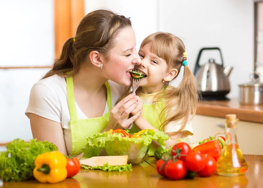 Vegetable family. Еда для детей. Здоровое питание. Здоровое питание для детей. Мама ребенок здоровое питание.