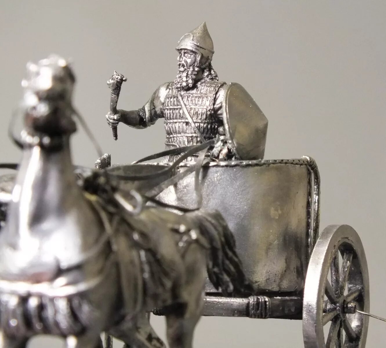 Персидская серпоносная колесница. Андроновская боевая колесница. Бронзовая колесница. Бронза пехотинец боевая колесница. Карфагенская колесница.