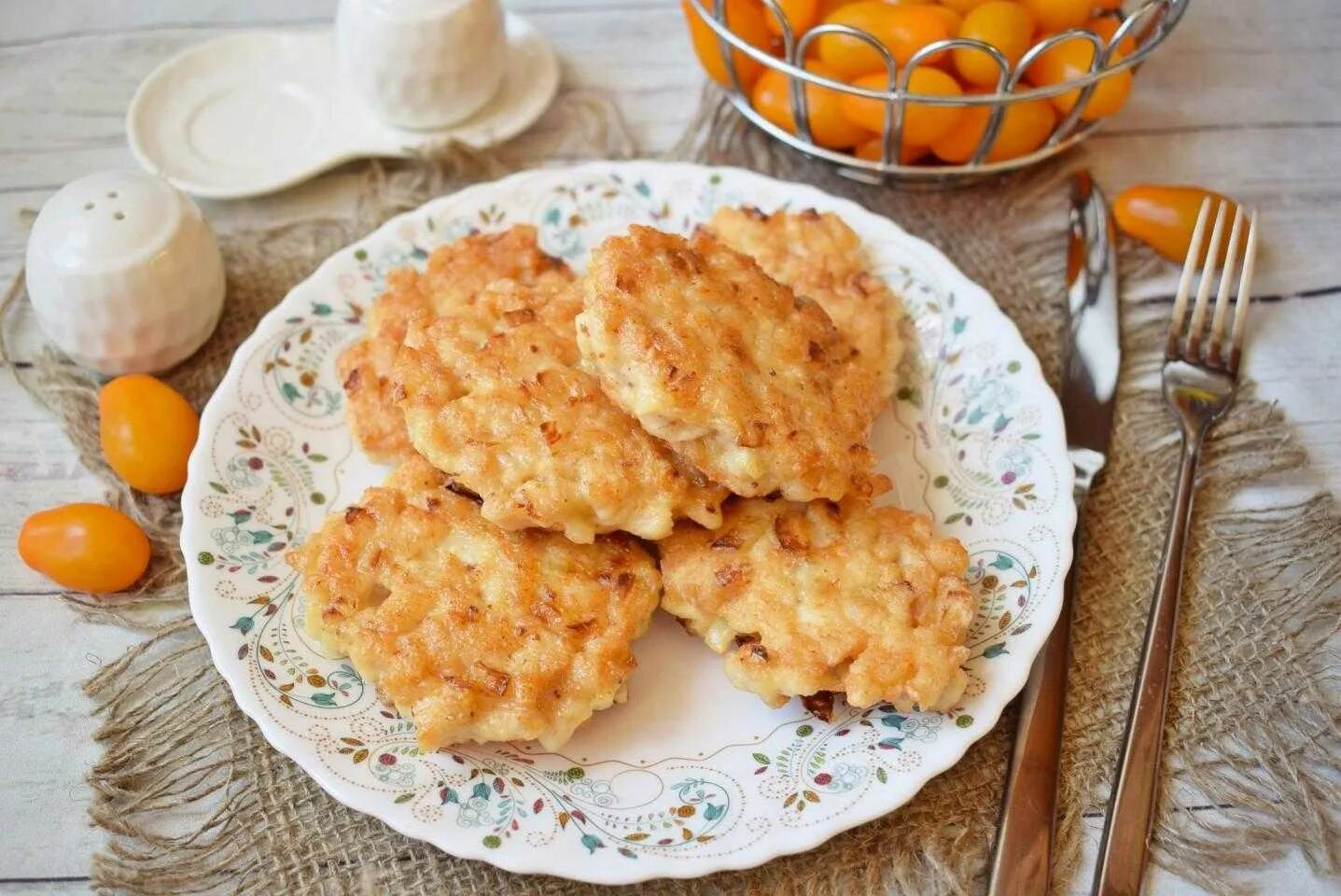 Как делать рубленные куриные. Куриные котлеты растрепки. рубленые куриные котлетки. рубленные котлеты из куриной грудки. растрепки из куриного филе.