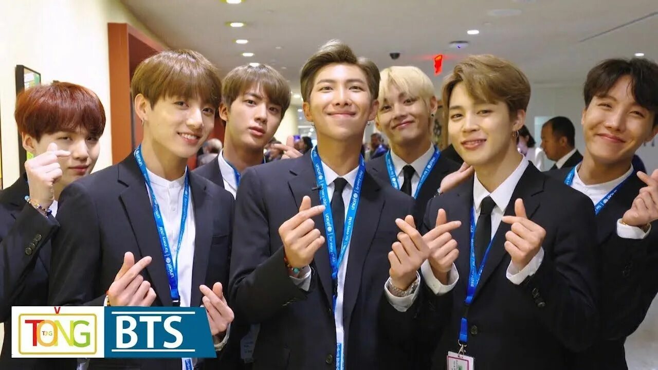 Зе нейборхуд. Young money. N we. Young money entertainment. Victon kpop участники.