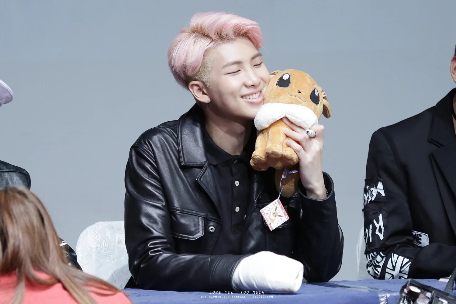 Бтс монстр. Намджун бтс 2015. bts rm and rapmon. намджун бтс и его девушка. рэпмон собака намджуна.