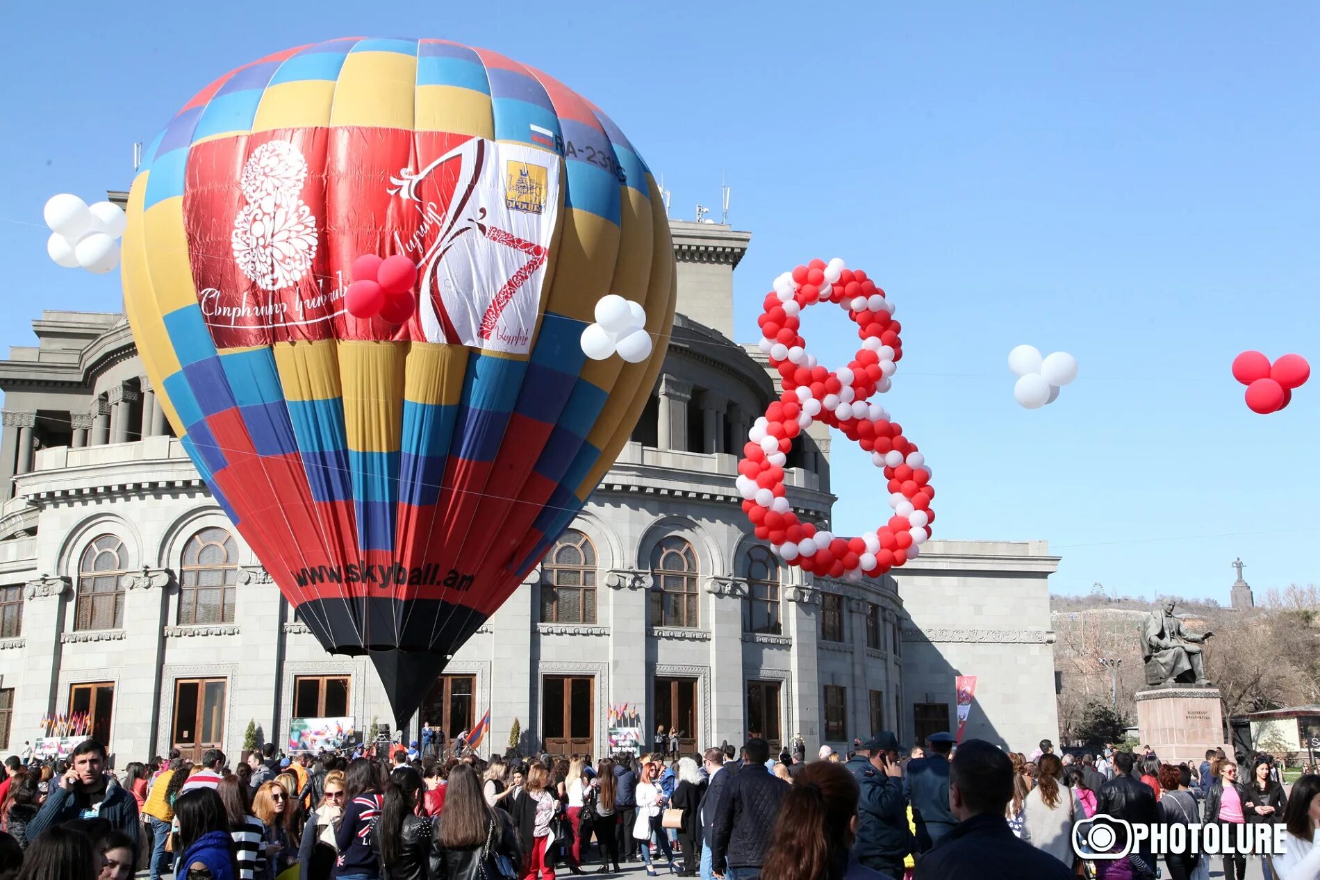 Праздники 08. 03 2024. Праздники 08. Выходные дни в марте 2023 года в россии. 03 2024.