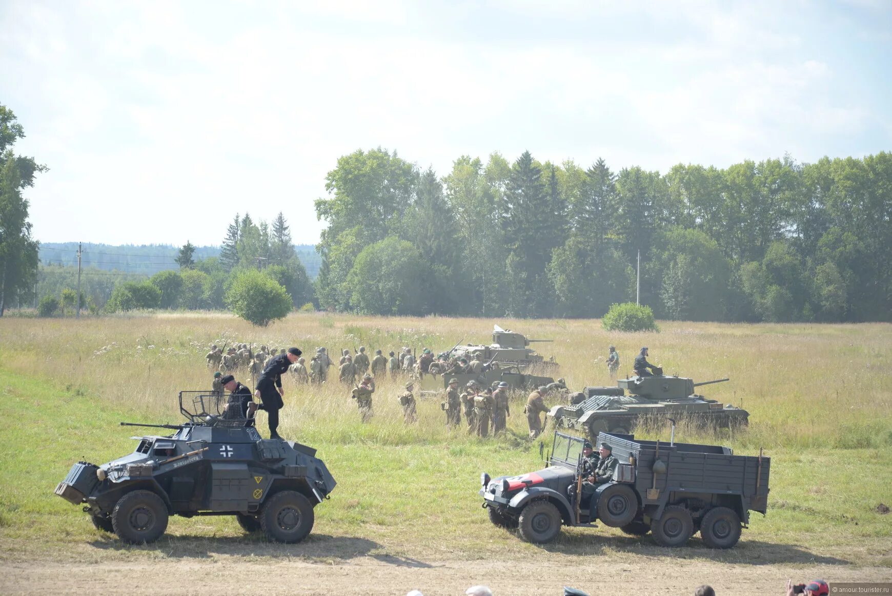 Т-34 на поле боя. Танец на поле боя. Поле боя 2021. Фестиваль поле боя 2021. Поле боя константинова.