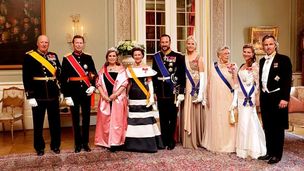 Король Норвегии Харальд v. Королевская Династия Дании. Норвегия монаршая Династия.