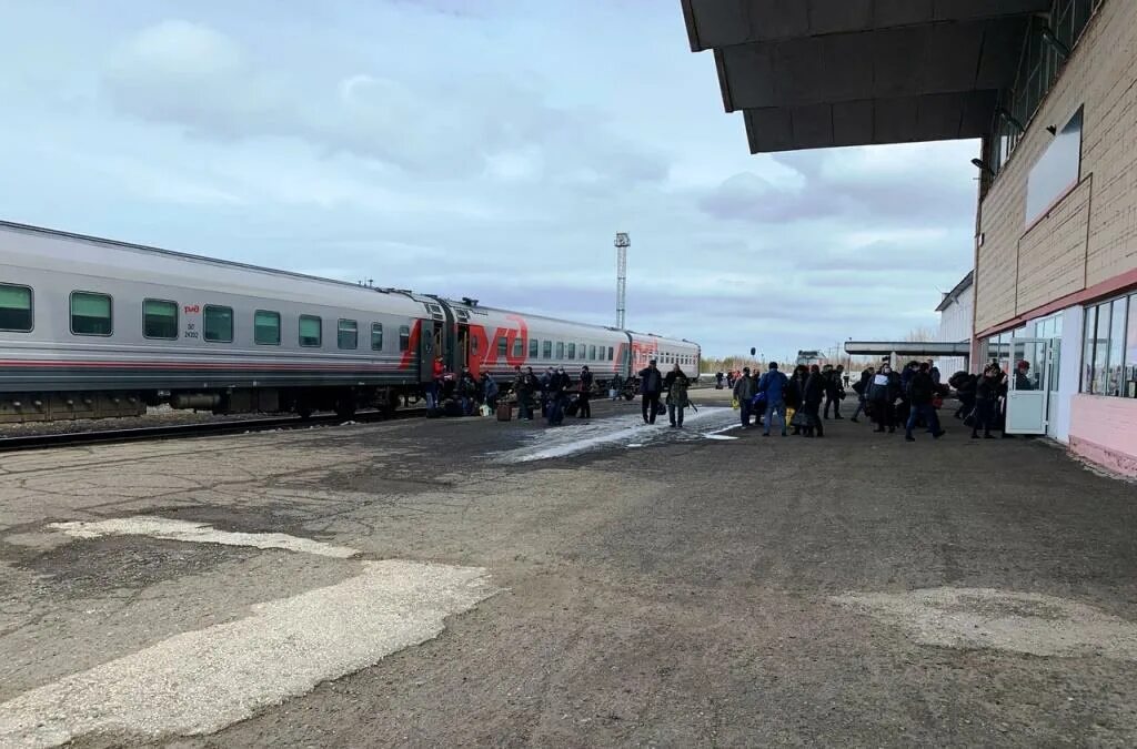 Жд кассы усинска. Жд станция усинск. Жд кассы усинска. Усинск жд вокзал. Ж/д касса.