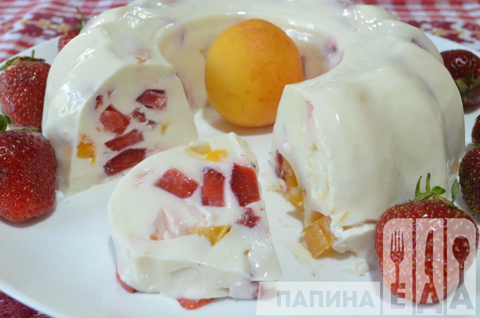 Панна котта. Мари-антуан карем бланманже. Бланманже с сметаны и красителями. Десерт бланманже с фруктами. Бланманже — blanc-manger.