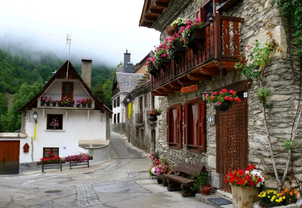 Провинция арагон в испании. Гранада испания фото. Лима куско. Провинция шампань франция. Провинция франции городок.